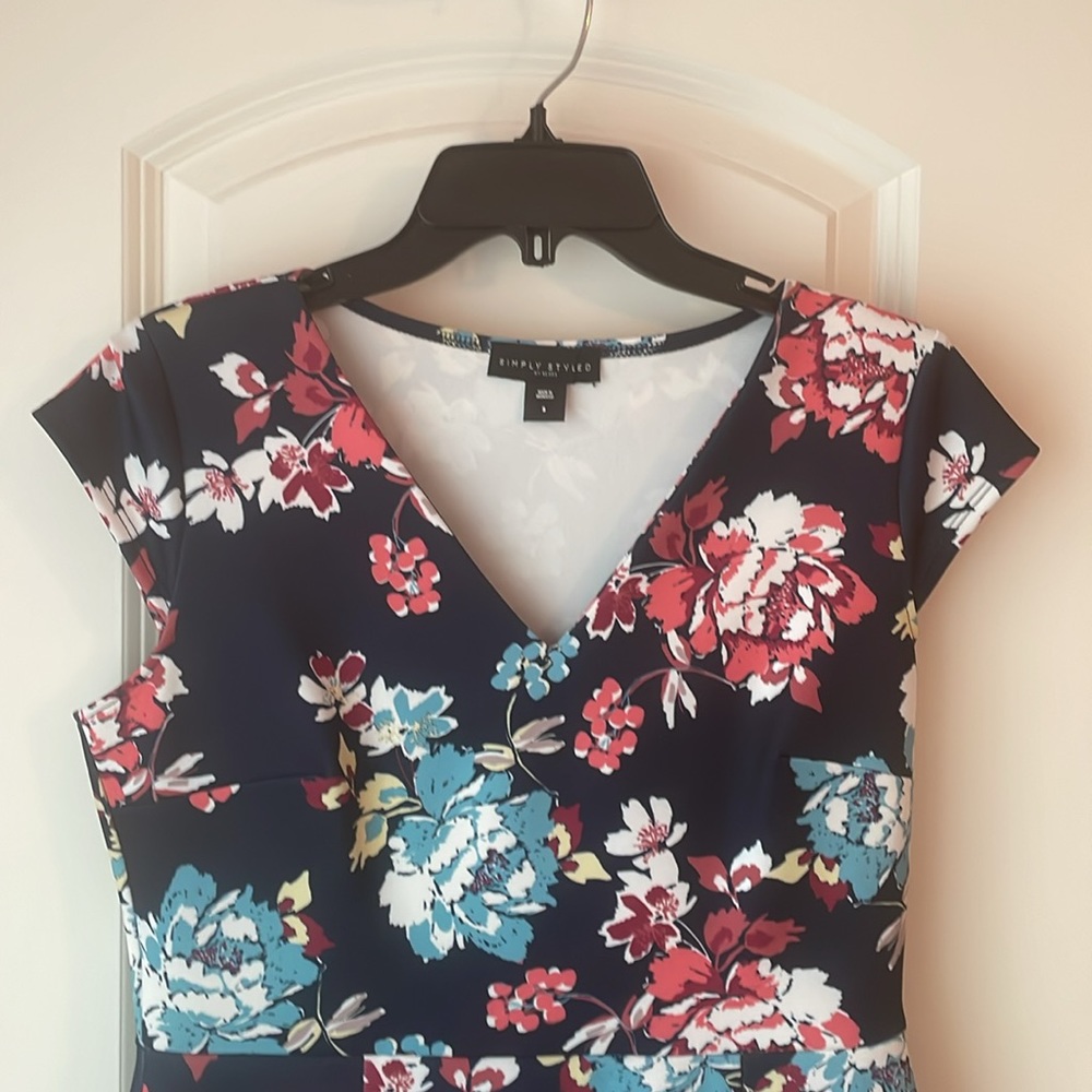 Simply Styled by Sears Floral Dress Size Small - Picture 4 of 9